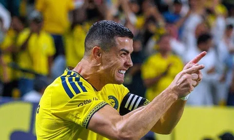 Ronaldo lập hat-trick đỉnh cao: Tiến gần cột mốc 1.000 bàn thắng nhưng vẫn gây ý kiến trái chiều