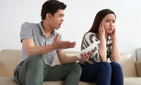 Ngày nhận nhà bố mẹ đẻ cho, tôi chết lặng khi chồng kéo cả gia đình anh đến ở và tuyên bố một câu gây sốc