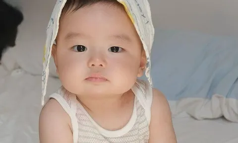Bố đặt tên con 4 chữ Văn Võ Song Toàn vừa hay vừa ý nghĩa, đứa trẻ giờ sinh ra hệt như tên gọi