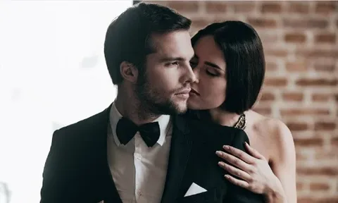 Điểm danh 4 ngày sinh Âm lịch cực vượng đào hoa, đi đâu cũng có người theo đuổi