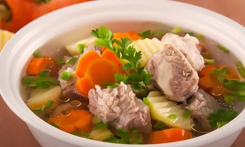 3 nhóm người nên hạn chế ăn canh hầm xương để tránh ảnh hưởng sức khỏe
