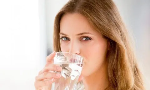 5 sai lầm khi uống nước đá ngày nắng nóng nhiều người mắc phải, có thể gây hại cho sức khỏe