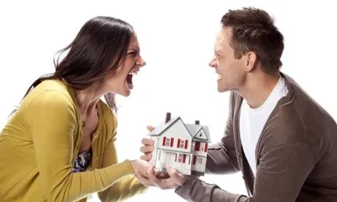 Chồng ngoại tình, vợ ly hôn sau 10 năm: Khối tài sản 4,1 tỷ đồng chia thế nào?