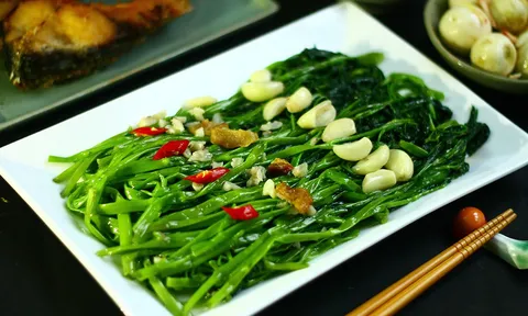 Rau muống xào tỏi nhiều người mê, nhưng 4 nhóm người nên tránh kẻo sức khỏe gặp rắc rối