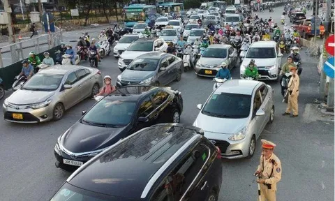 Hà Nội chỉnh khung giờ cho phép taxi, xe hợp đồng dưới 8 chỗ đi vào phố Khâm Thiên
