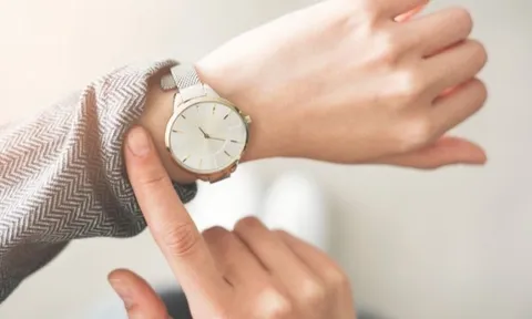 3 thói quen đeo đồng hồ nên bỏ nếu không muốn cổ tay ngứa, đỏ và kích ứng