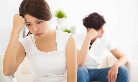 Sắp cưới, cô gái sốc với “luật tiền bạc” của bạn trai: Vợ mua mớ rau phải ghi, biếu bố mẹ 100.000 đồng cũng phải báo còn tiền của chồng cấm can thiệp