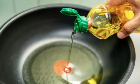 Dầu ăn mở nắp bao lâu nên dùng hết? Nhiều người đang bảo quản sai cách