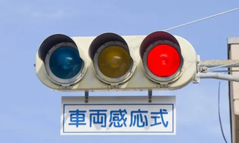 Giải mã bí ẩn đèn giao thông "ao" tại Nhật Bản