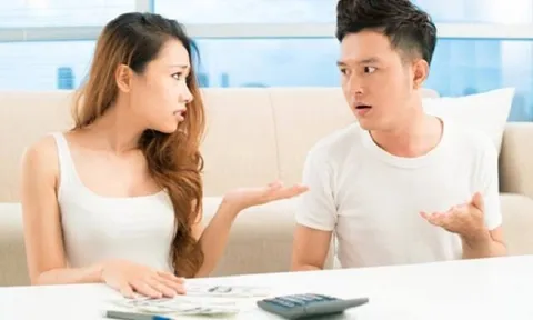 Vợ lén đi du lịch 3 ngày với tình cũ, bị chồng thay khóa đuổi khỏi nhà vẫn cho rằng mình chẳng làm gì sai