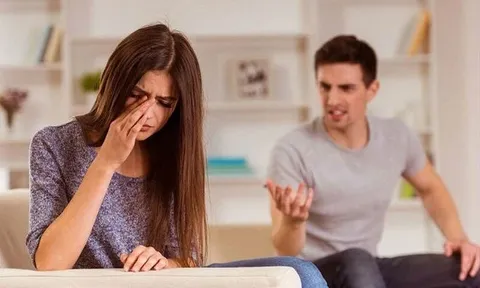 Chồng kiếm hàng trăm triệu mỗi tháng vẫn bắt vợ xin từng đồng tiền chợ
