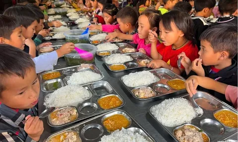 Đề xuất hỗ trợ bữa trưa cho học sinh tiểu học, THCS vùng dân tộc thiểu số