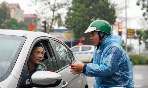 Truy quét nạn cò mồi tại Phong Nha: Lực lượng chức năng mật phục ghi hình tạm giữ phương tiện