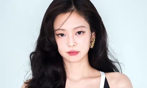 “Công chúa Chanel” Jennie khiến truyền thông Hàn Quốc phát cuồng vì thần thái đỉnh cao