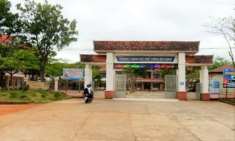 Vụ giáo viên tại trường THPT ở Lâm Đồng bị phát tán hình ảnh nhạy cảm: Hiệu trưởng xác nhận và thông tin đáng chú ý về loạt tờ rơi, hé lộ nguyên nhân