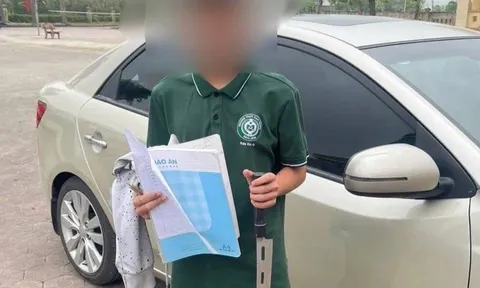 Nam sinh lớp 9 mang thứ hãi hùng đến trường học, công an xã xử lý nhanh