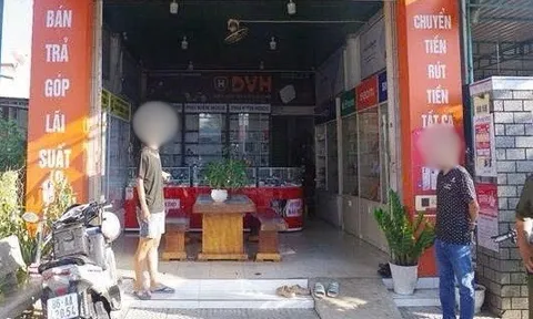 Hành vi gây sốc của nam thanh niên sinh năm 2008 ở tiệm điện thoại di động