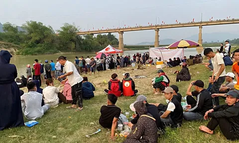 Cô gái để lại ô tô trên cầu Rỏi rồi nhảy xuống sông Con được tìm thấy ở đâu mà ai biết cũng đau lòng?