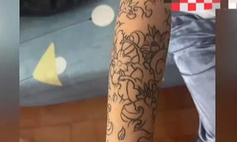 Con gái dậy thì thường xuyên mặc áo dài tay dù rất nóng, người mẹ suy sụp khi phát hiện hình vẽ khủng khiếp dưới tay áo