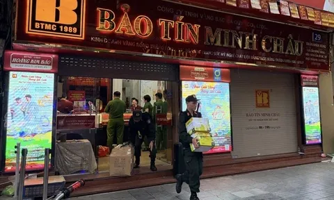 Công an thu giữ 23,3 tỉ đồng tiền mặt, 7 quyển sổ đỏ cùng lượng lớn kim loại màu vàng, bạc của Bảo Tín Minh Châu