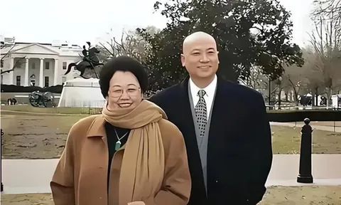 Chuyện tình của "Đường Tăng": Từng từ chối bà xã tỷ phú 3 lần, chấp nhận cạo đầu để chiều ý con riêng của vợ