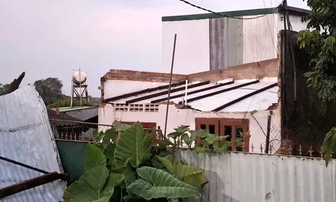 Chùm ảnh: Lốc xoáy tốc mái nhiều nhà dân ở Lâm Đồng