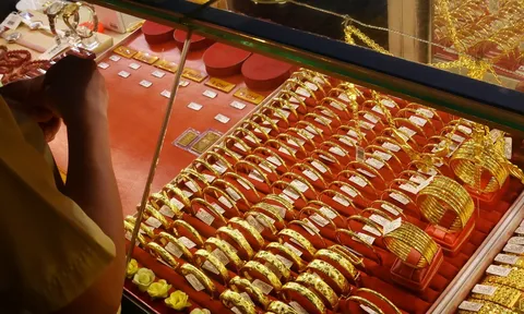 Giá vàng ngày 10/4: Giá vàng miếng SJC trong nước giảm mạnh 3,5 triệu đồng sau 1 ngày, cụ thể còn bao nhiêu tiền 1 lượng?