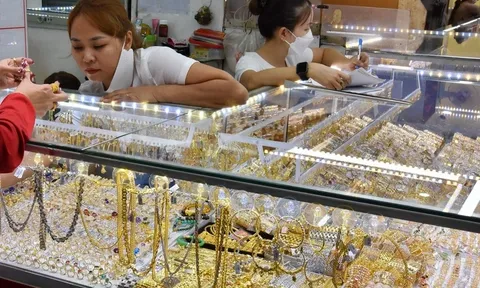 Giá vàng ngày 11/4: Vàng trong nước vẫn tăng, có loại chênh lệch 1,2 triệu đồng, vàng thế giới đảo chiều giảm mạnh