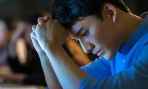 Nhắn vợ “anh không về ăn cơm” nhưng gửi nhầm cho vợ cũ, tôi bật khóc khi nhận tin nhắn phải hồi