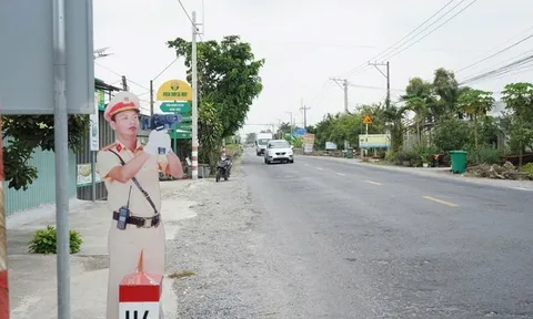 Mô hình hình nộm CSGT “bắn tốc độ” ở Tây Ninh có gì mà nhận cơn mưa lời khen?