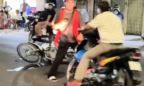 Người đàn ông đạp ngã xe rồi tông vào shipper bị xử lý thế nào?