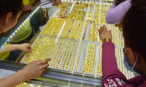 Giá vàng ngày 25/4: Đồng loạt giảm, còn bao nhiêu tiền 1 lượng?