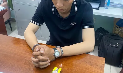 Khởi tố, bắt giam gã trai "cuỗm" đồng hồ Rolex trị giá gần 300 triệu đồng của bạn gái ở chung cư