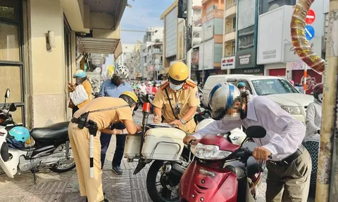 Lỗi đi xe máy dễ "dính", có thể bị phạt tới 14 triệu đồng mà ai cũng nên biết