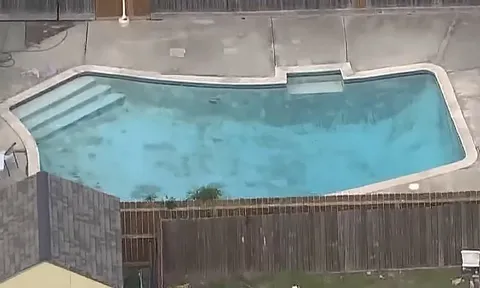 Chỉ vài phút lơ là, người mẹ không ngờ bé trai 5 tuổi lại rời khỏi nhà rồi xảy ra sự việc đau lòng