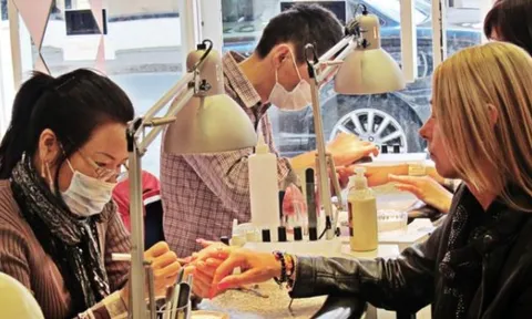 Chồng quyết tâm ra nước ngoài đổi đời, tôi có ở lại hay đi theo cũng đều cảm thấy mình sắp mất tất cả