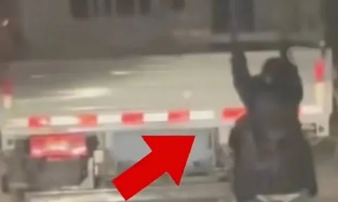 Vợ bám sau thùng xe tải trong đêm để “bắt tại trận” chồng ngoại tình khiến ai xem cũng thót tim