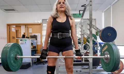 Từ chạy bộ, leo núi đến nâng tạ, hành trình của cụ bà U70 khiến nhiều người phải bất ngờ