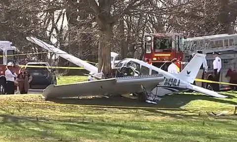 Máy bay mất động cơ rồi buộc phải hạ cánh xuống công viên, cái kết khiến nhiều người thở phào
