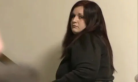 Chỉ từ vài lời qua lại trên mạng, cô gái theo dõi rồi lạnh lùng ra tay sát hại người chưa từng gặp mặt