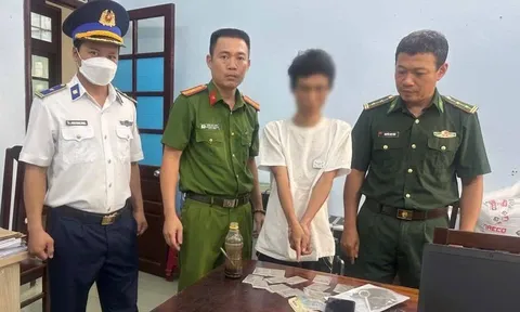 Bắt quả tang Phan Xuân Đức "làm điều mờ ám", thu giữ 14 gói "cỏ"