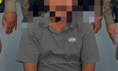 Vừa ra tù vài ngày, người đàn ông tự mang ma túy vào đồn cảnh sát để bị bắt, lý do phía sau khiến ai cũng bất ngờ