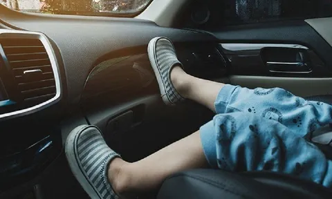 Ai cũng cần biết: Chở trẻ em dưới 10 tuổi ngồi ghế trước ô tô có bị phạt không?