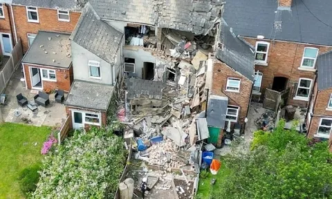 Clip: Khoảnh khắc căn nhà phát nổ trong tích tắc sau mâu thuẫn tình cảm khiến nhiều người rùng mình khi xem lại