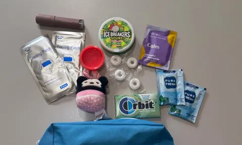 Khi áp lực bủa vây, nhiều người trẻ mang theo “túi lo âu” như một cách tự cứu mình mỗi ngày