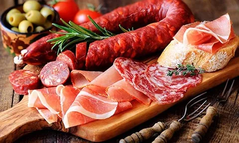 Nhiều món ăn quen thuộc mỗi ngày lại đang âm thầm gây hại cho thận mà không phải ai cũng để ý