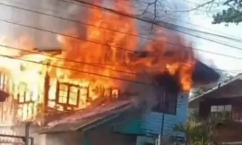 Căn nhà cháy rụi hoàn toàn sau tiếng nổ lớn, nữ ca sĩ nổi tiếng bị bỏng nặng, mất trắng tất cả