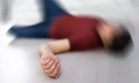 Đang làm việc, người đàn ông 28 tuổi bất ngờ gục xuống, tử vong thương tâm: Bác sĩ nhắc nhở dù bận đến mấy cũng nên làm điều này