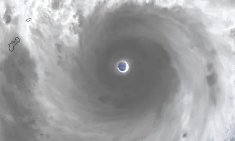 Mắt siêu bão Sinlaku hiện rõ trên vệ tinh, được ghi nhận mạnh nhất thế giới từ đầu năm 2026