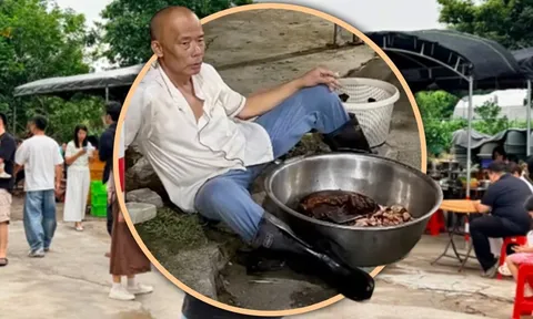 Càng khuyên khách không nên đến, quán lẩu này lại càng đông khách hơn đến mức khiến chủ quán kiệt sức